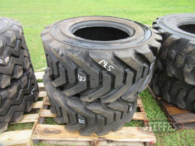 (2) 385-65R22.5 bar lug tires_5.JPG